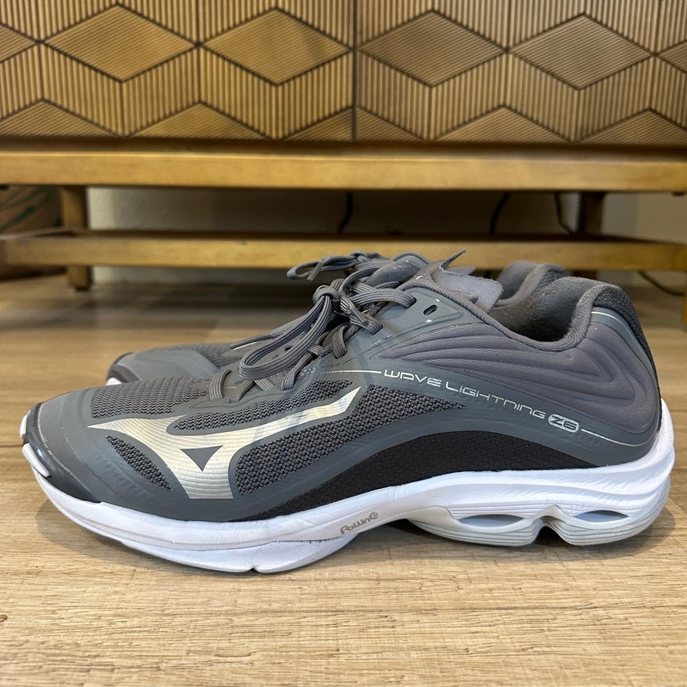 Mizuno Wave Lightning Z6 Volleyball Shoes